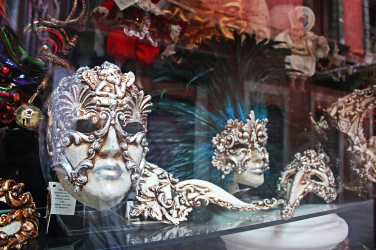 Venetian Masquerade Masks: Authentic Craft and How To Choose